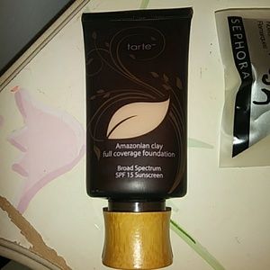 Tarte amazonian clay foundation